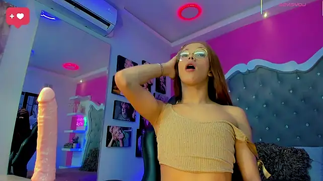 AmbarSaeki Show in webcam