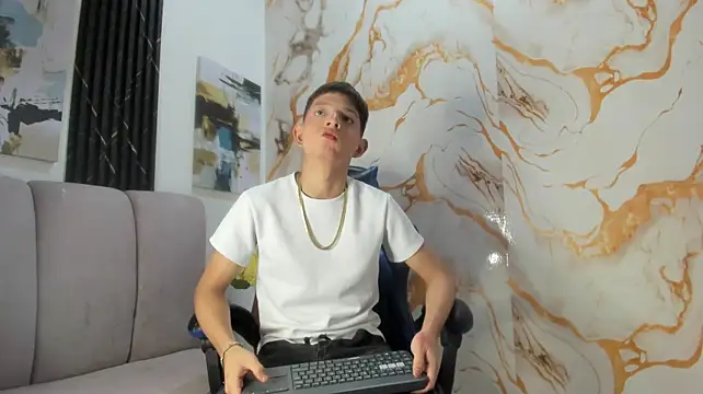 Show modela LITTLE_BABY2026 na web-kameri