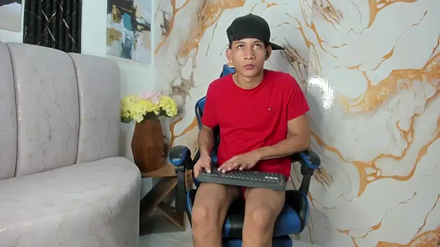 SUMMER_BOYn Webbikameraesitys