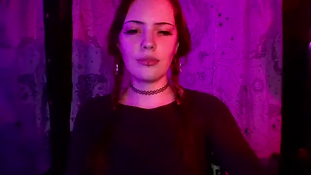 Alluring_Silk Webcam Show