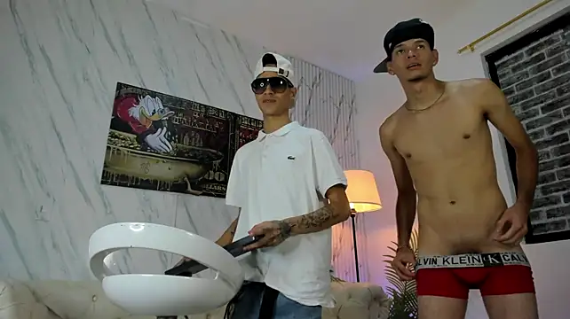 Pertunjukan Kamera Web COOL_BOYS2