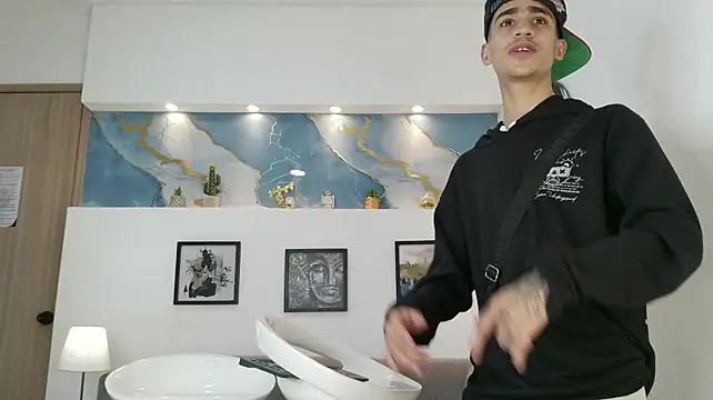 COOL_BOYS2: διαδικτυακό σόου στην κάμερα