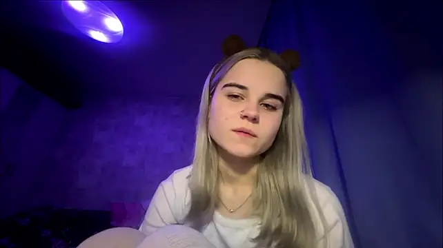 Show modela RinaLii na web-kameri