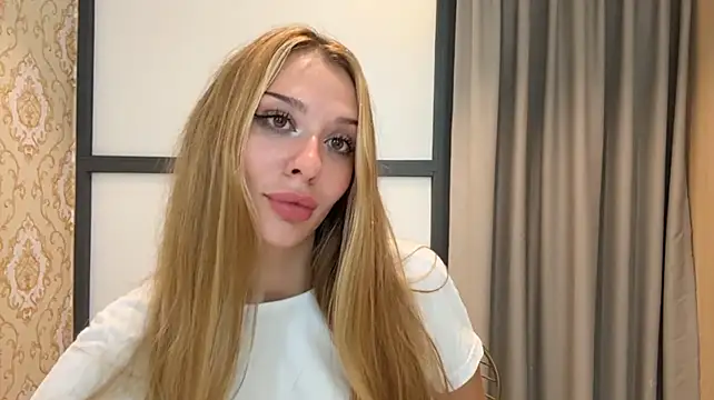 Show modela AngilaElvey na web-kameri
