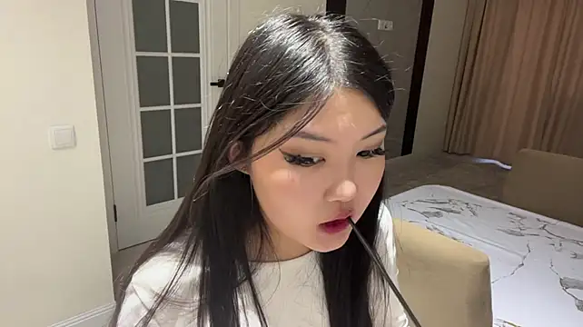 Chat +18 de EffieCupples ao vivo