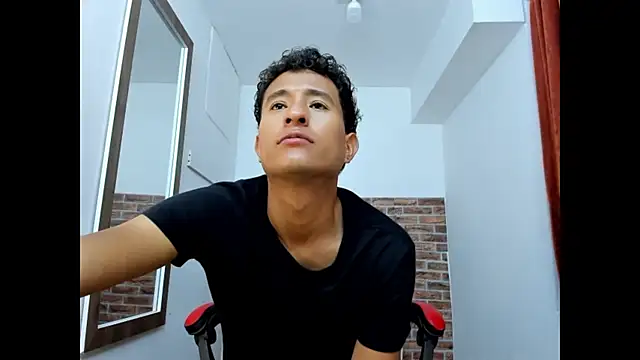 Show modela WIZARD-ALESSANDRO na web-kameri
