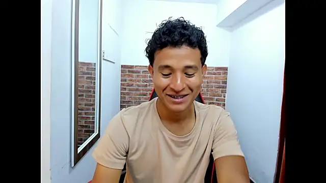 Show modela WIZARD-ALESSANDRO na web-kameri