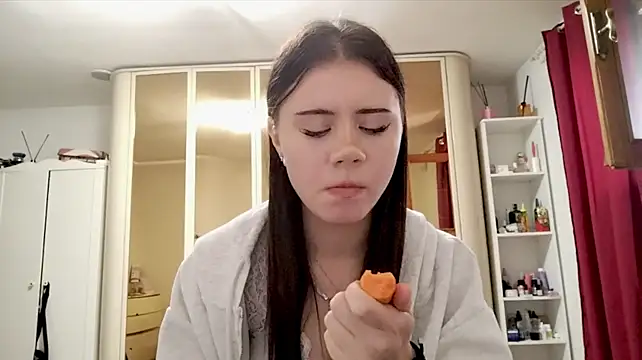 AnnieQute XXX чат на живо