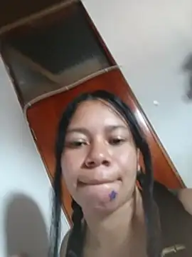 Hannaa_watsoon's Live XXX Chat