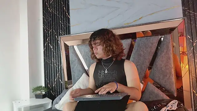 הופעת וובקאם של luxxo_xo