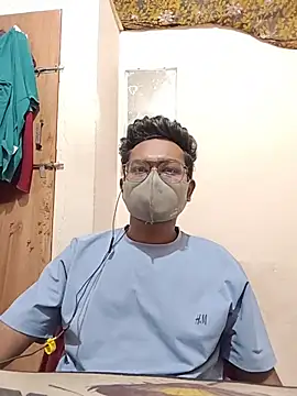 הופעת וובקאם של hot_boy709
