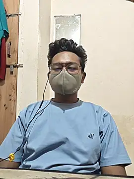 הופעת וובקאם של hot_boy709