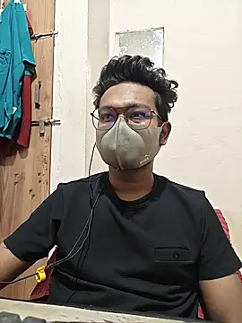 הופעת וובקאם של hot_boy709