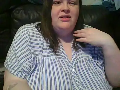 CurvyKirstiesX Show in webcam