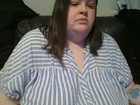 CurvyKirstiesX webkamerás műsora
