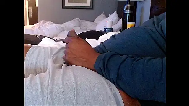 thr33strik3s' Webcam Show
