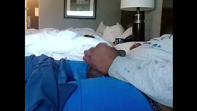 thr33strik3s' Webcam Show