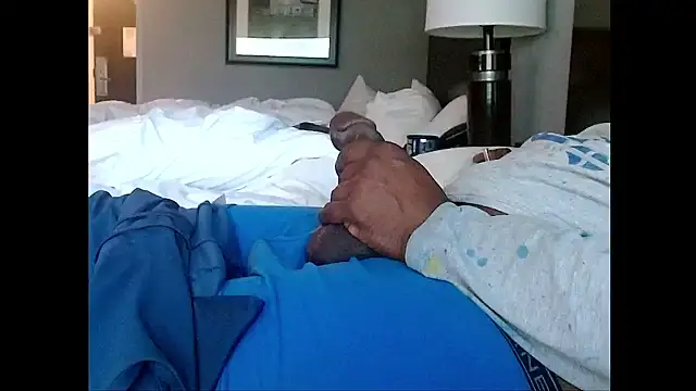 thr33strik3s' Webcam Show