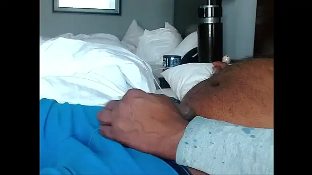 thr33strik3s Show in webcam