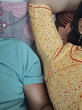 Hot_couplebeautyのウェブカメラショー