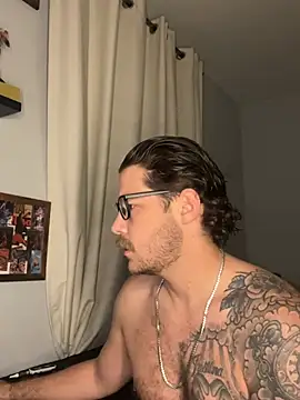 Show modela NickatNite_ na web-kameri