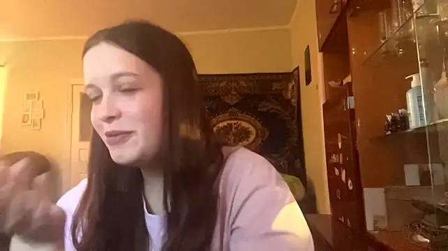 Show modela LevandaSara na web-kameri