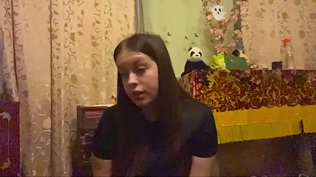 Show modela LevandaSara na web-kameri