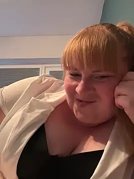Curvy-GingeXX Show in webcam