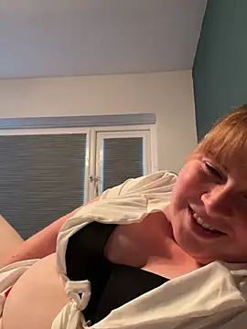 Curvy-GingeXX – webcam-show