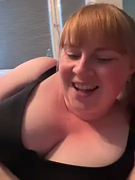 Curvy-GingeXX's Live XXX Chat