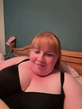 Curvy-GingeXX: διαδικτυακό σόου στην κάμερα