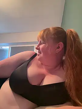 Curvy-GingeXX Chat XXX in diretta