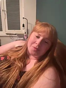 Curvy-GingeXX Chat XXX in diretta
