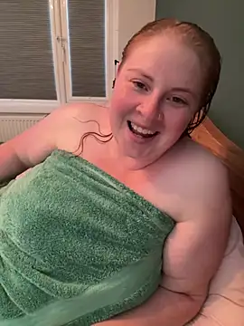 Curvy-GingeXX webkamerás műsora