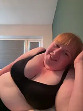 Curvy-GingeXX's Webcam Show