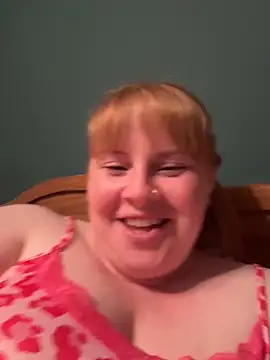 Curvy-GingeXX's Live XXX Chat