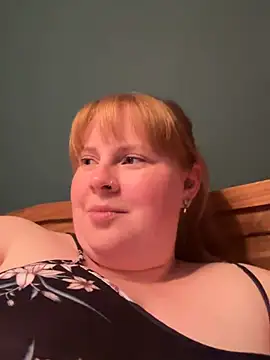 Curvy-GingeXX Webcam-Show