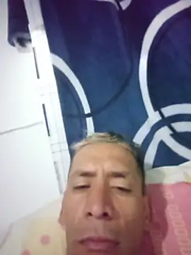 Elmono__1: διαδικτυακό σόου στην κάμερα