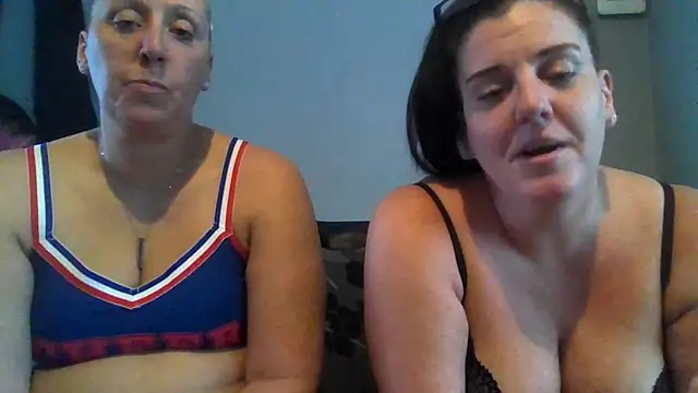 riot_raven Webcam show