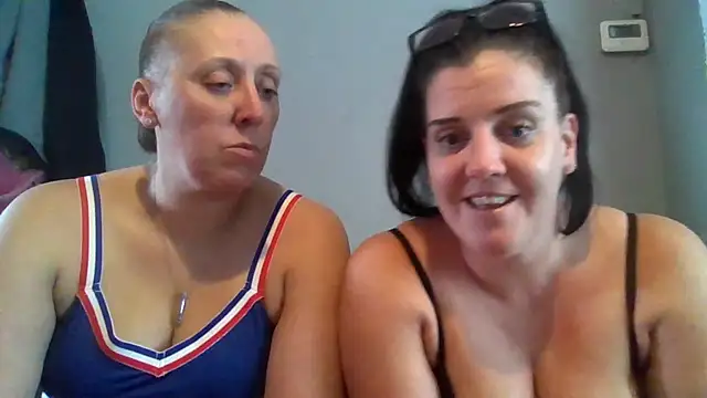 riot_raven's Webcam Show