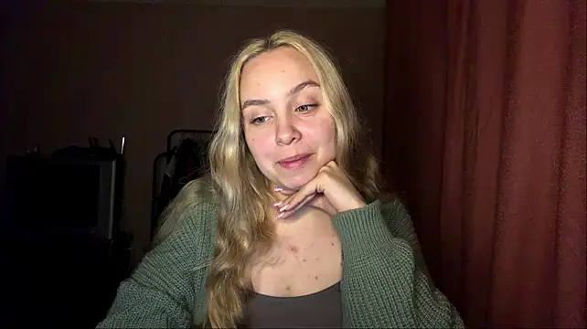 Flaffy_Bombyy Show in webcam