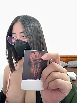Pokazy przed kamerką – Kim_anal