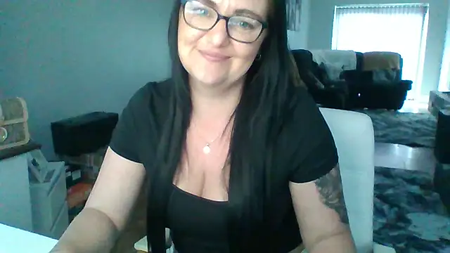 HousewifeAnna Pertunjukan Webcam