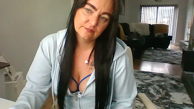 HousewifeAnna Webcamshow