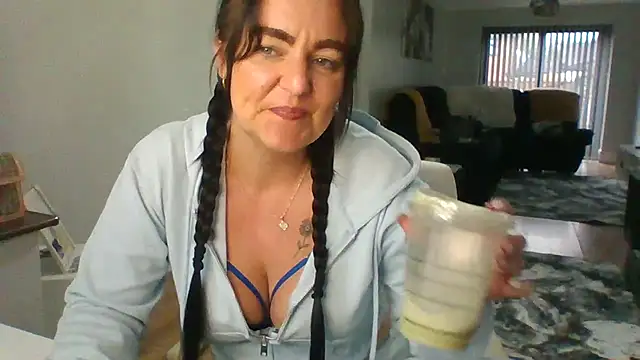 Webkamerová show HousewifeAnna