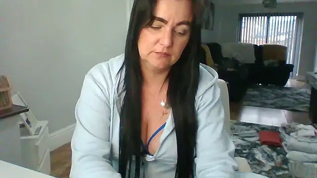 HousewifeAnna ওয়েবক্যাম শো