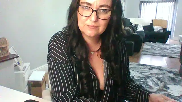 HousewifeAnna Show in webcam