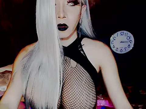 Show modela MistressPaola na web-kameri