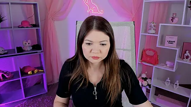 ElaraWynne Show in webcam