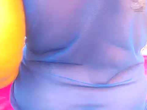 JUICYASSxx28 Webcamshow